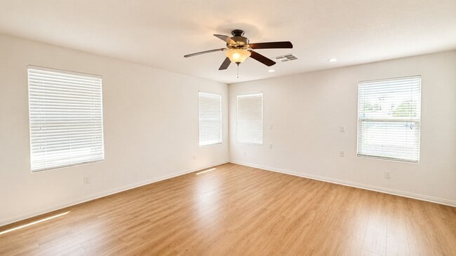 Building Photo - NO HOA | 2 Story New Paint | New Appliances | Bedroom & Full Bath Downstairs