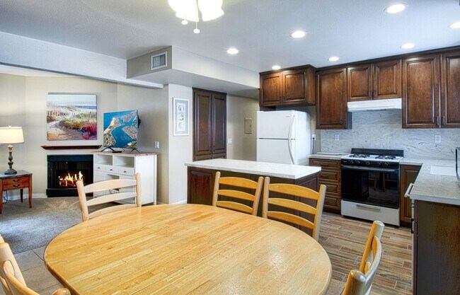Building Photo - 414 E Oceanfront