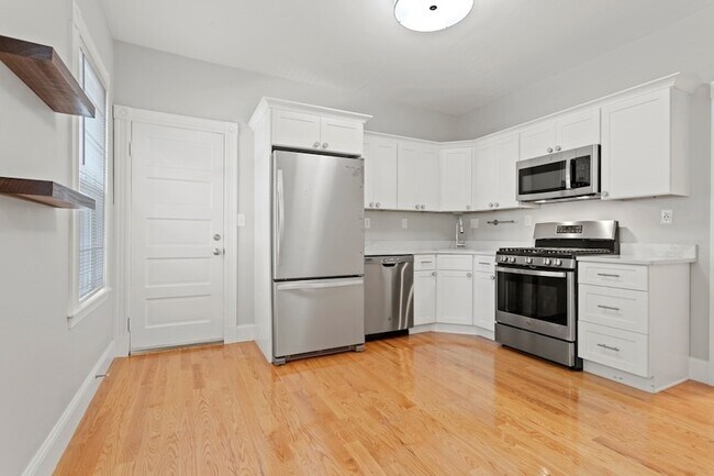 Building Photo - 68 Saxton St