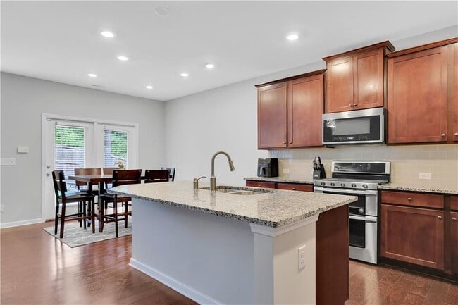 Building Photo - 2375 Woodmarsh Cir