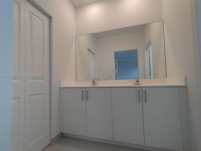 Building Photo - 12005 NW 47th Manor