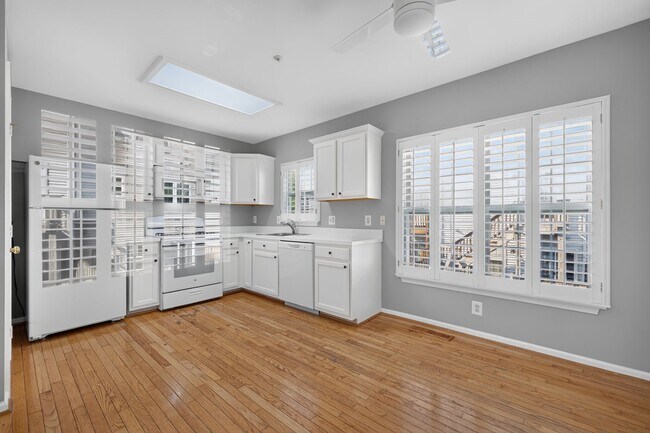 Building Photo - 13504 Hamlet Square Ct