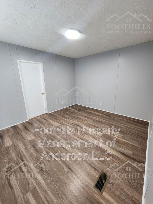 Building Photo - 100 P-9-121