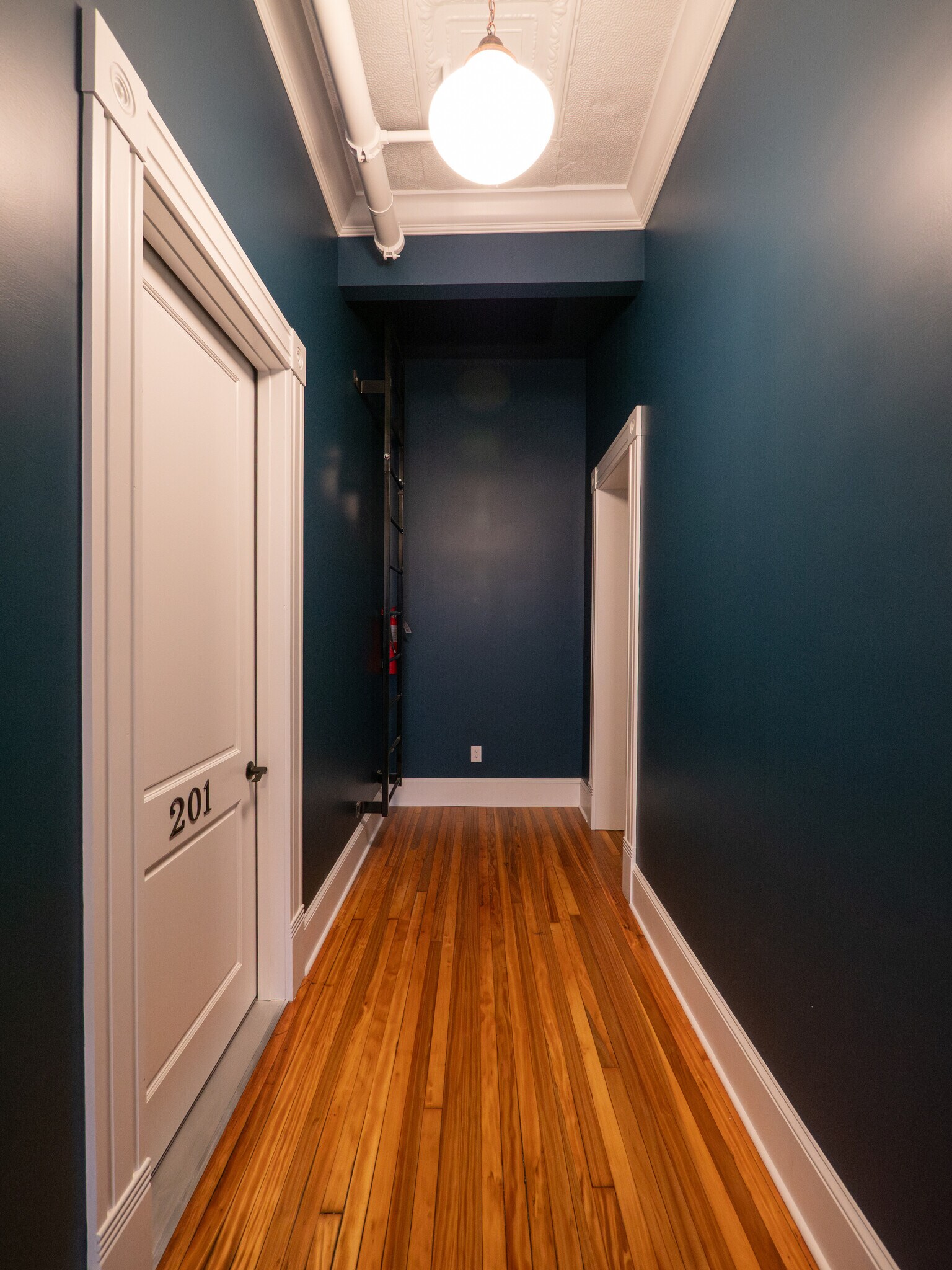 Building Photo - 121 N Main St