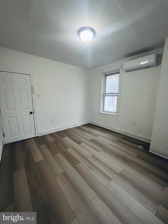Building Photo - 133 S 61st St