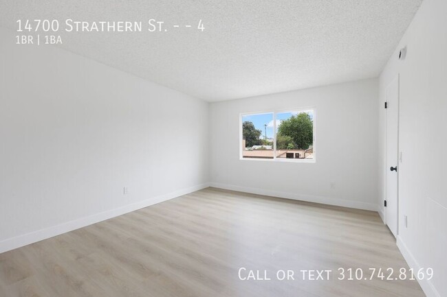 Building Photo - 14700 Strathern St