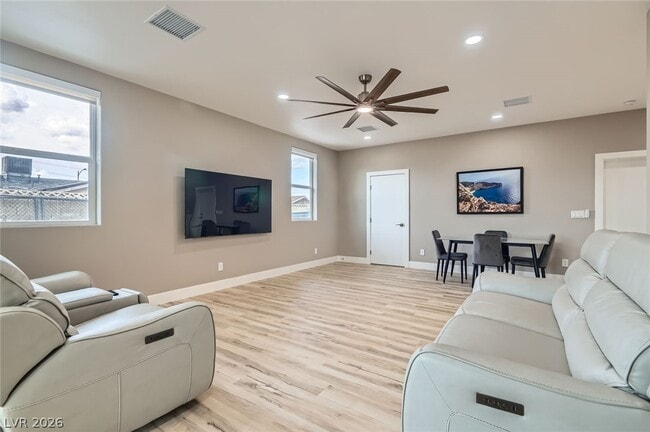 Building Photo - 7074 Pinebrook Ct