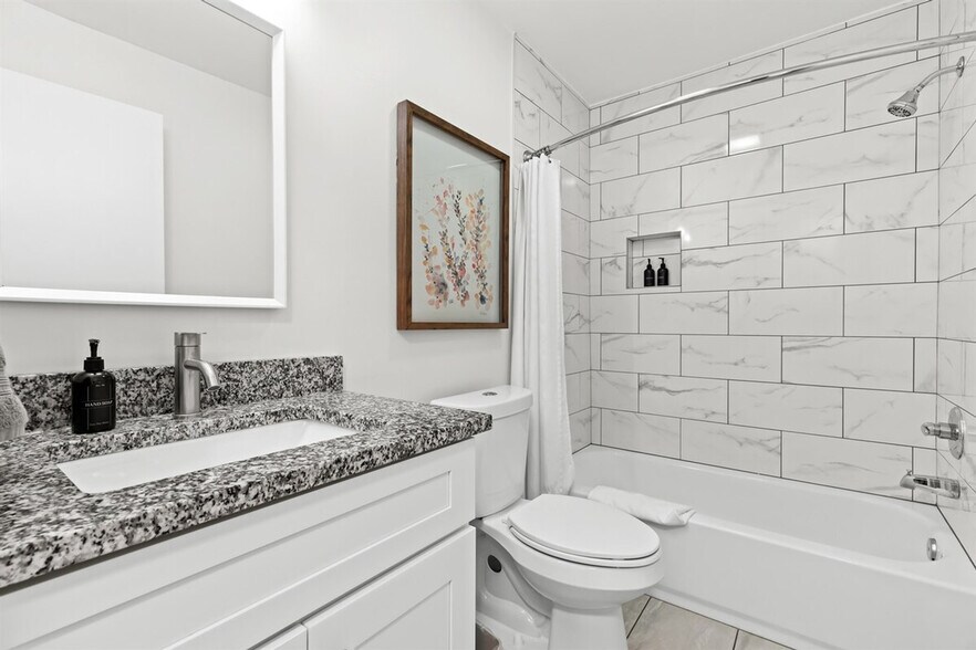 Building Photo - 22 2nd St