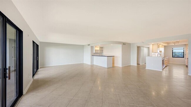 Building Photo - 420 Beach Rd