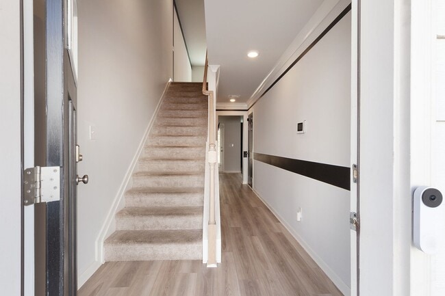 Building Photo - Newly Constructed 3bd/3.5ba w/ Gym, Min From Airport and Downtown Hapeville!