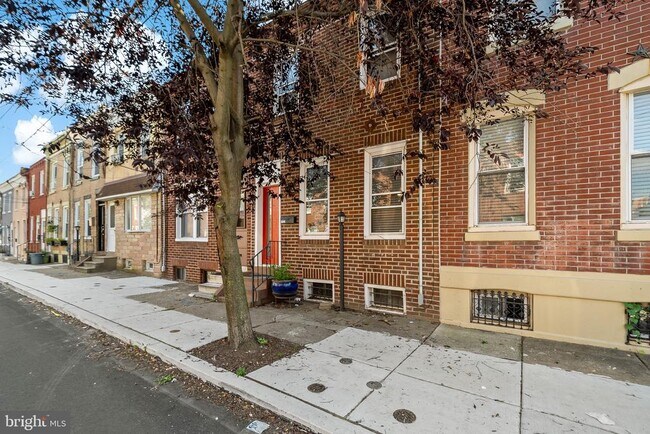 Building Photo - 2326 E Hazzard St
