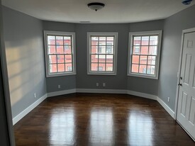 Building Photo - 508 William St