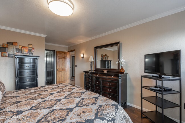 Building Photo - 647 Fiesta Ln