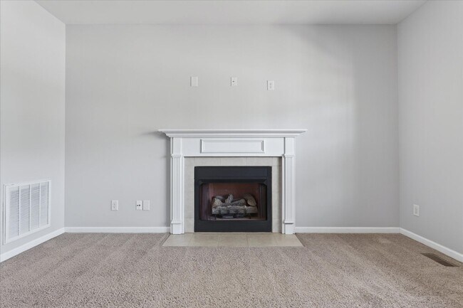 Building Photo - Pet Friendly Three Bedroom!