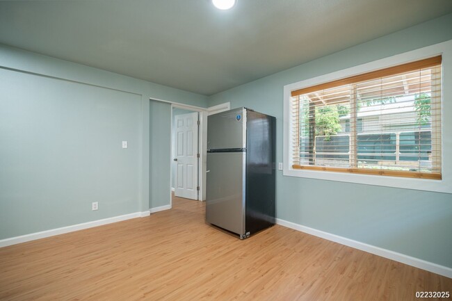 Building Photo - All New  Renovated 1-bedroom, 1-bath Unit ...