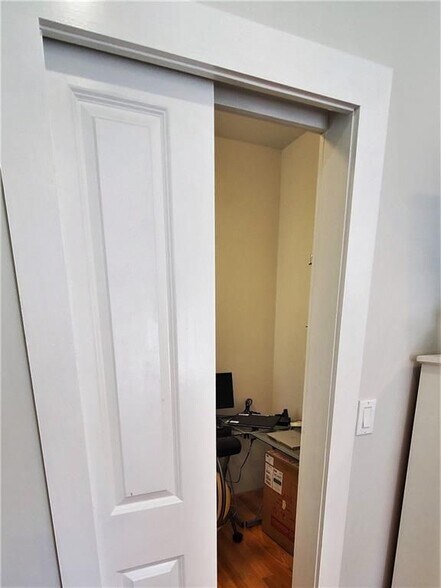 Building Photo - 40 Simmons St