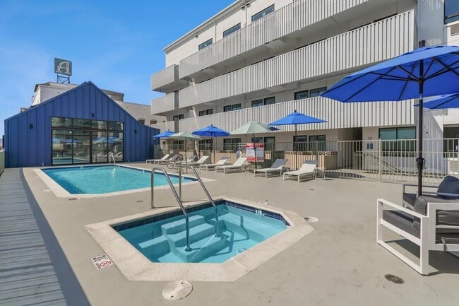 Building Photo - 4Mica LA