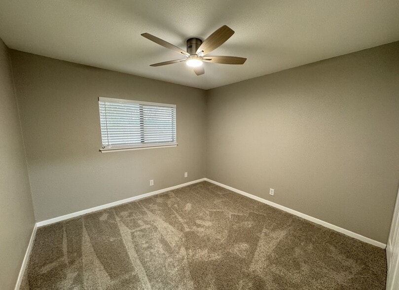 bed 2 - 4023 Briar Hollow St