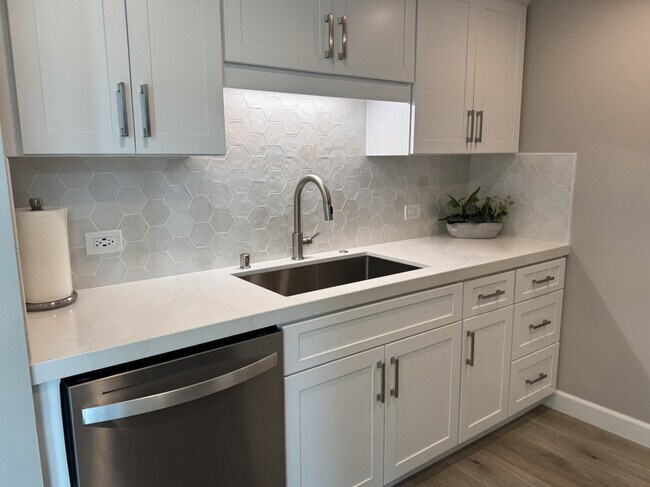 Building Photo - 1470 State St