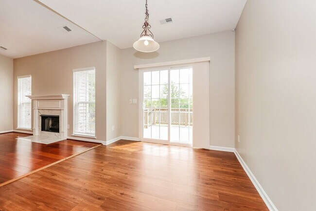 Building Photo - 1008 Solomon Ln