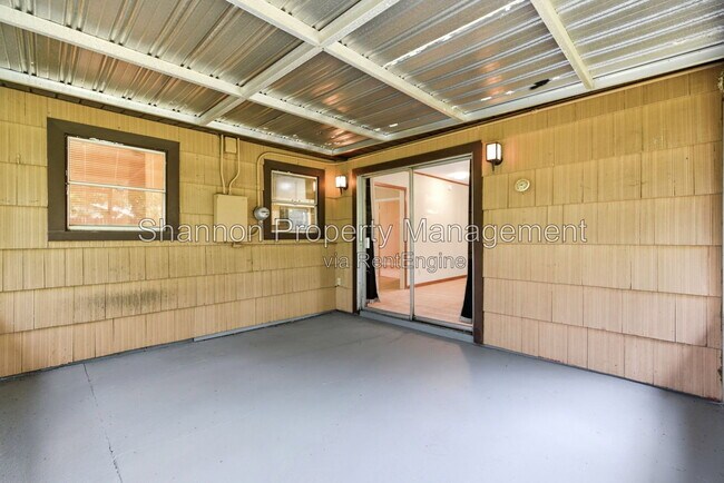 Building Photo - 8406 Highcrest Dr