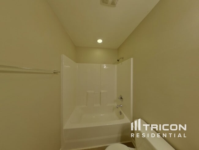 Building Photo - 962 Tuxford Trl