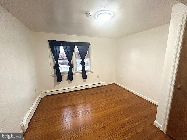 Building Photo - 625 Grove St