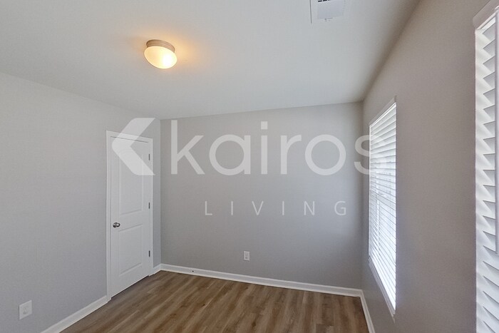 Building Photo - 127 Village Creek Dr
