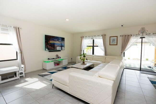 Building Photo - 5322 Delight Dr