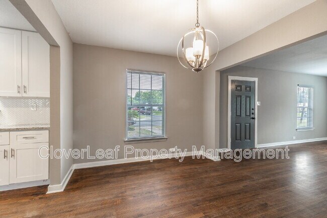 Building Photo - 402 W Wildwood Dr