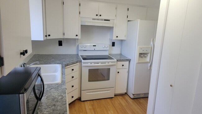 Building Photo - 4 Bedroom South Hill Home With Detached Ga...