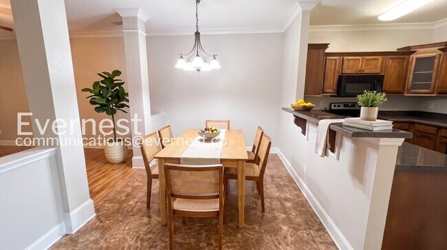 Building Photo - 2-Bed/2-Bath Town Home/Pet Friendly/Available Now!