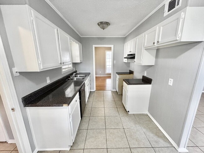 Building Photo - 4936 Leven Rd