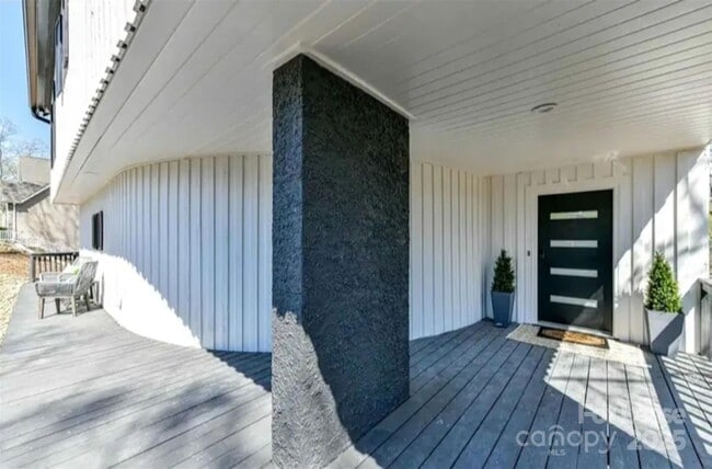 Building Photo - 216 Hermance Ln