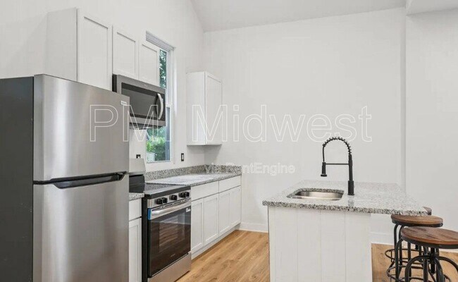 Building Photo - 941 King Ave