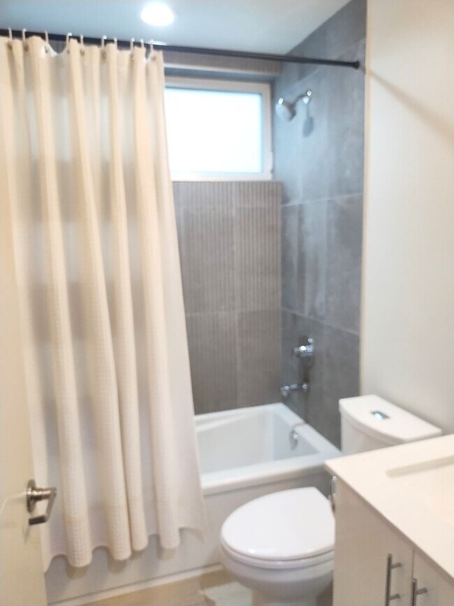 Building Photo - 3bd/2.5ba Seattle Townhome