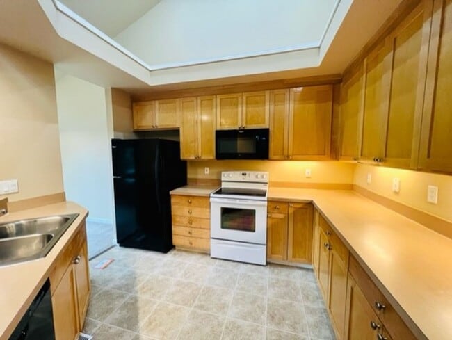 Building Photo - Kent Duplex
