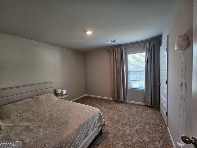 Building Photo - 52 White Spruce Wy