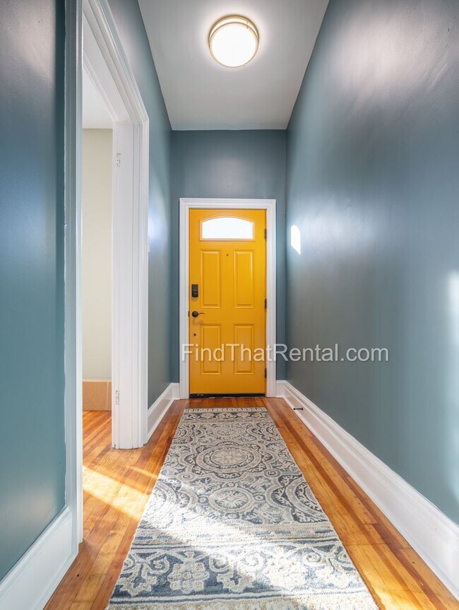 Building Photo - Downtown Carlisle Beautifully Renovated Pet Friendly Historic House with Fenced Yard and off stre...