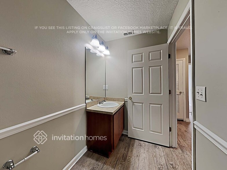 Building Photo - 12563 Pine Marsh Way