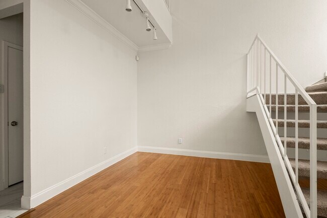 Building Photo - 1115 Augusta Dr