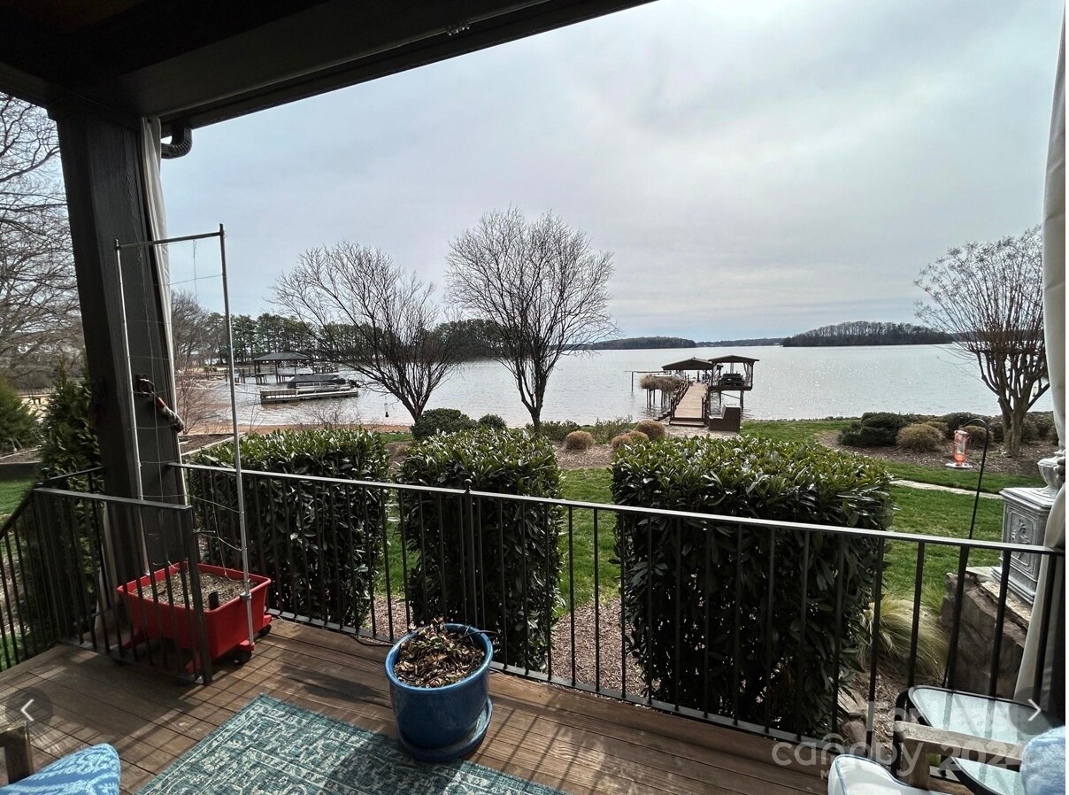 Building Photo - 17120 Belle Isle Dr