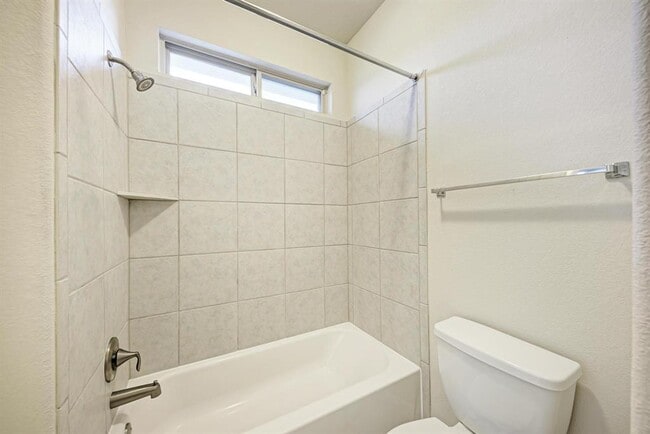 Building Photo - 146 Rock Cliff Ct