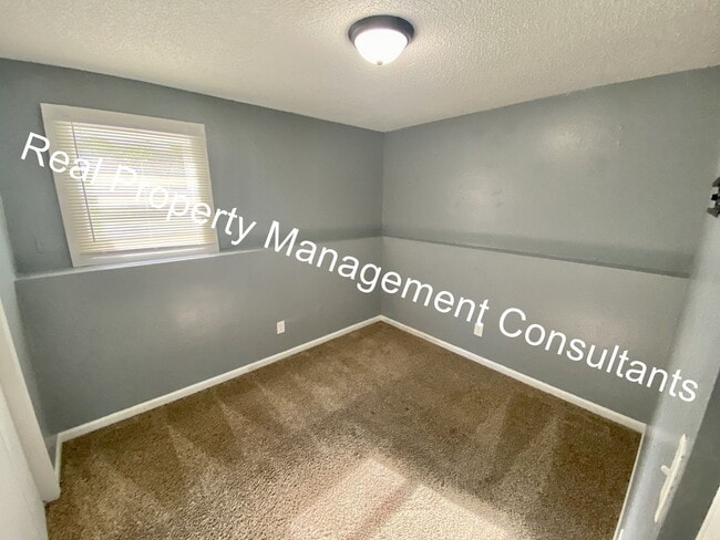 Building Photo - 2 Bedroom Home in Lee's Summit School District