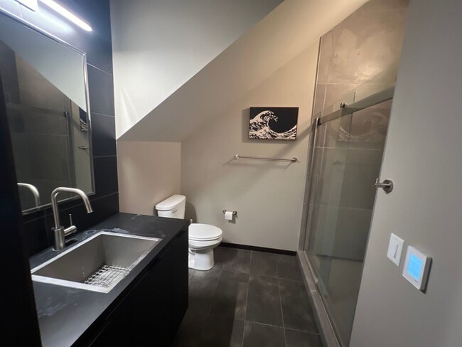 Building Photo - 801 E Mifflin St