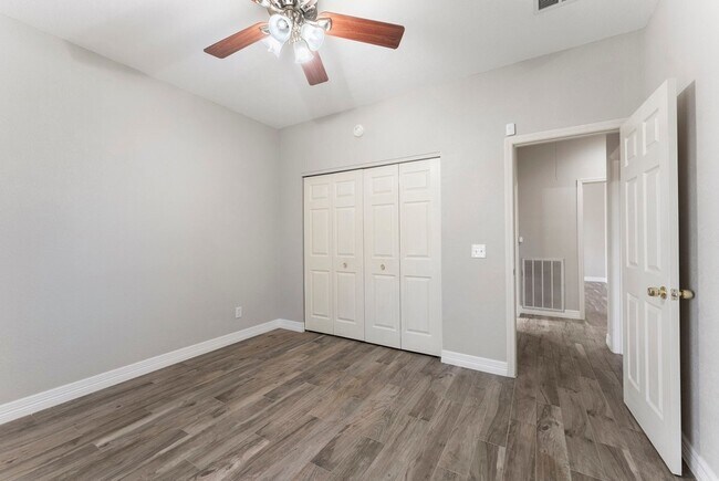 Building Photo - 13942 Longstreet Rd