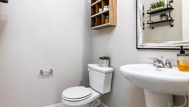 Building Photo - Spacious 4-Bedroom, 3-Bath Two-Story Home in Boerne