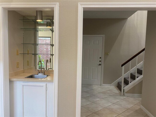 Building Photo - 7447 Cambridge St