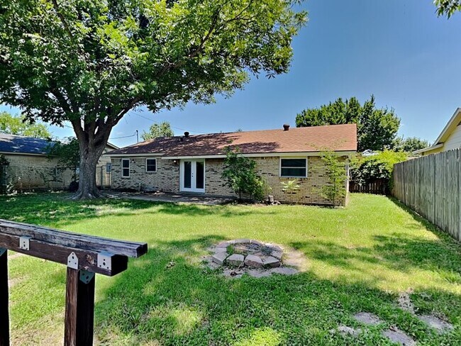 Building Photo - 3013 Esters Ct