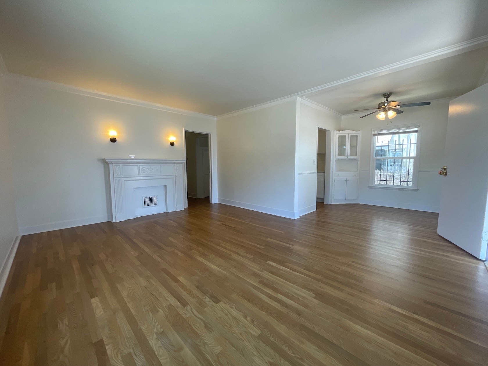 Building Photo - 5904 San Vicente Blvd